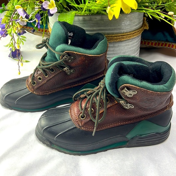 Eddie Bauer Thinsulate thermal insulation boots for men . It is waterproof . - Picture 2 of 9